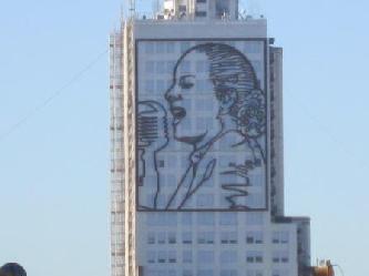 Buenos Aires die Weltstadt am Rio de la Plata  Die Weltstadt am Rio de la Plata auf deutsch  Evitas Peron Denkmal auf der Avenida 9 de Julio  Stadtrundfahrt Buenos Aires